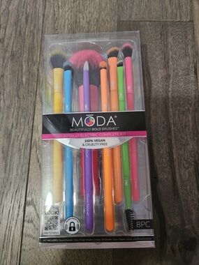 Moda Womens Bright Multicolor 8-Piece Makeup Brush Set
